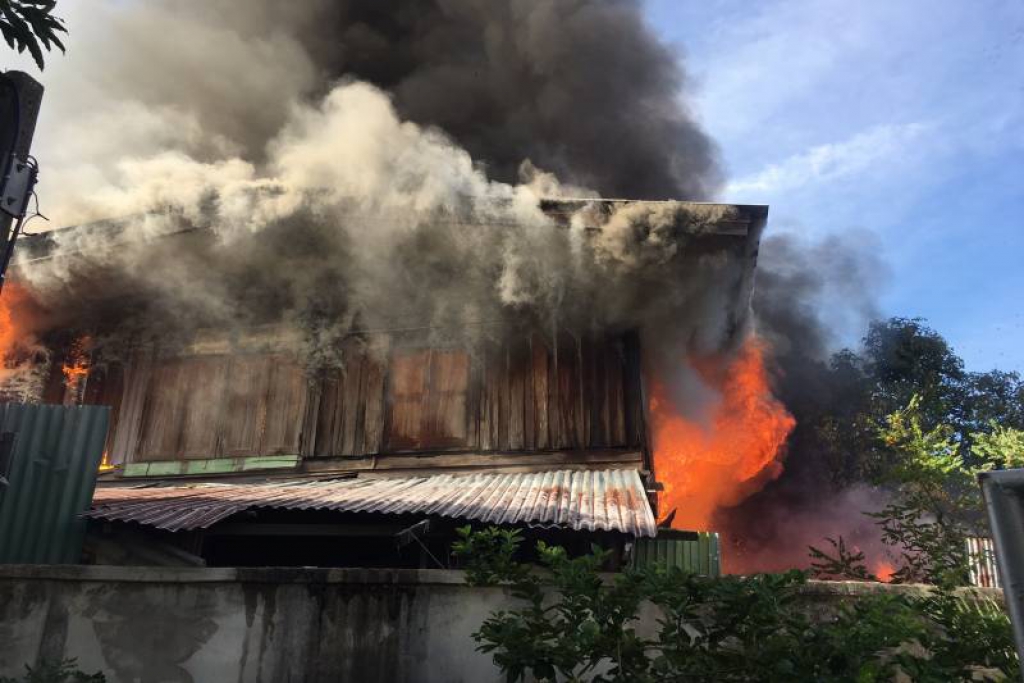 ไฟไหม้ชุมชนซอยวัดเชิงหวาย ชาวบ้านหนีตายชุลมุน