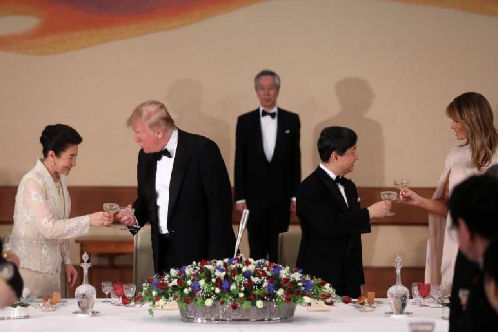 จักรพรรดิญี่ปุ่นพระราชทานเลี้ยงอาหารค่ำแก่ผู้นำสหรัฐ