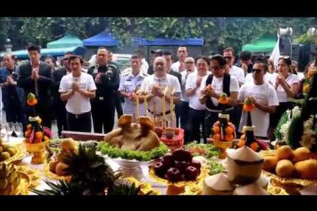 บรรยากาศงาน 28 ธันวาวันพระเจ้าตากสินมหาราช ณ ศาลสมเด็จพระเจ้าตากสินมหาราชชาววัดอรุณ ประจำปี 2560 15