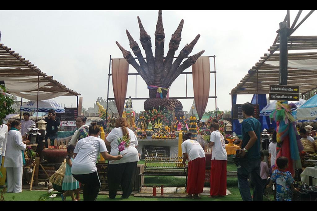 อุทยานคำชะโนด@รามคำแหง100 นิมนต์พระสวดมนต์-ให้พรกับบุคคลทั่วไปที่มาสักการะหลวงปู่ศรีสุทโธ และองค์แม่ย่าศรีปทุมมา