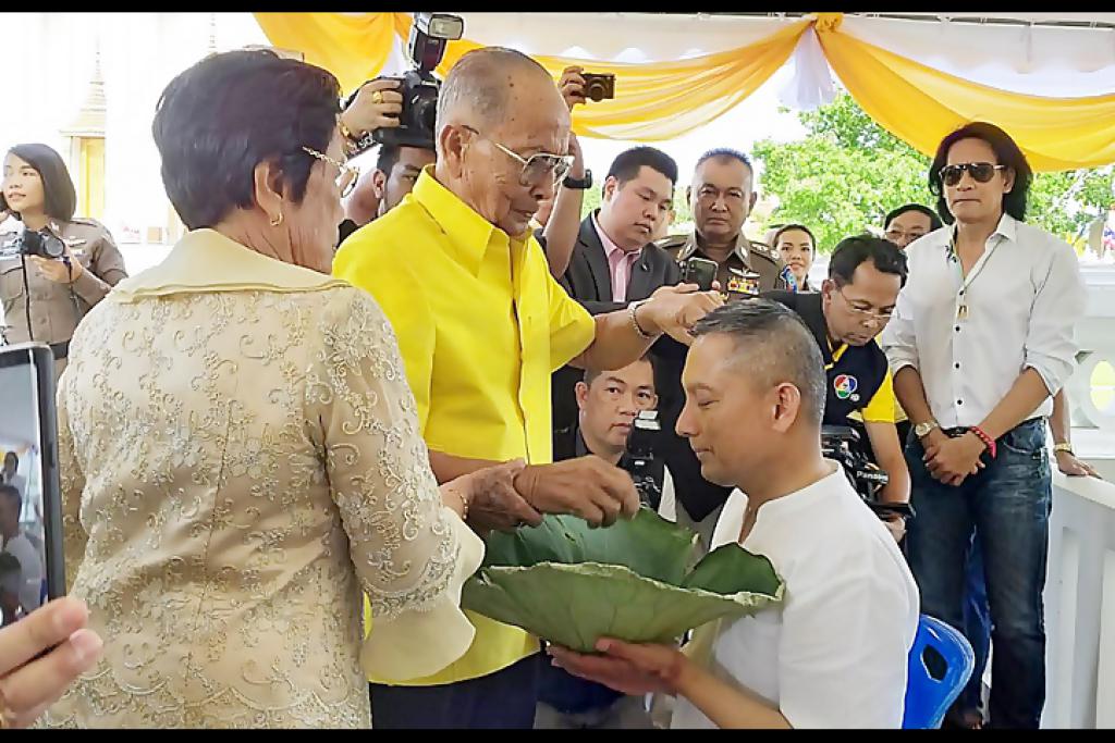 รอง ผบ.ตร. พร้อมข้าราชการตำรวจ ร่วมอุปสมบทหมู่เพื่อถวายเป็นพระราชกุศลแด่สมเด็จพระเจ้าอยู่หัวและพระนางเจ้าฯ พระบรมราชินีนาถในราชกาลที่ 9