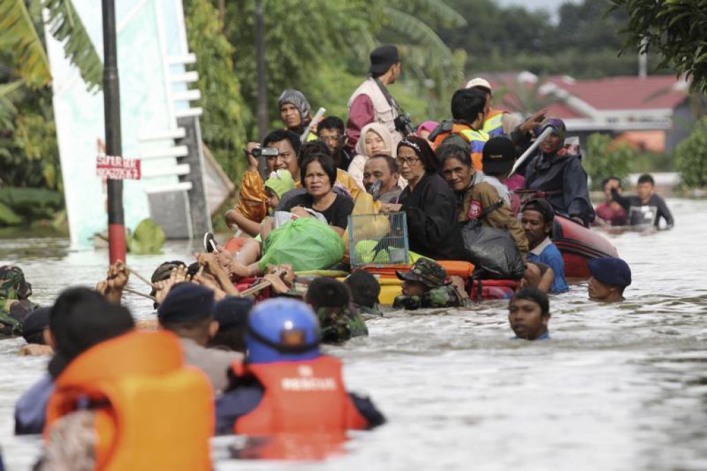 น้ำท่วม-ดินถล่มฉับพลันในอินโดนีเซียตายพุ่ง 30