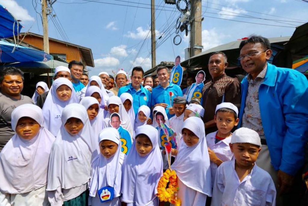 'มาร์ค'นำทีมหาเสียงล่องใต้'สงขลา-ปัตตานี'คึกคัก