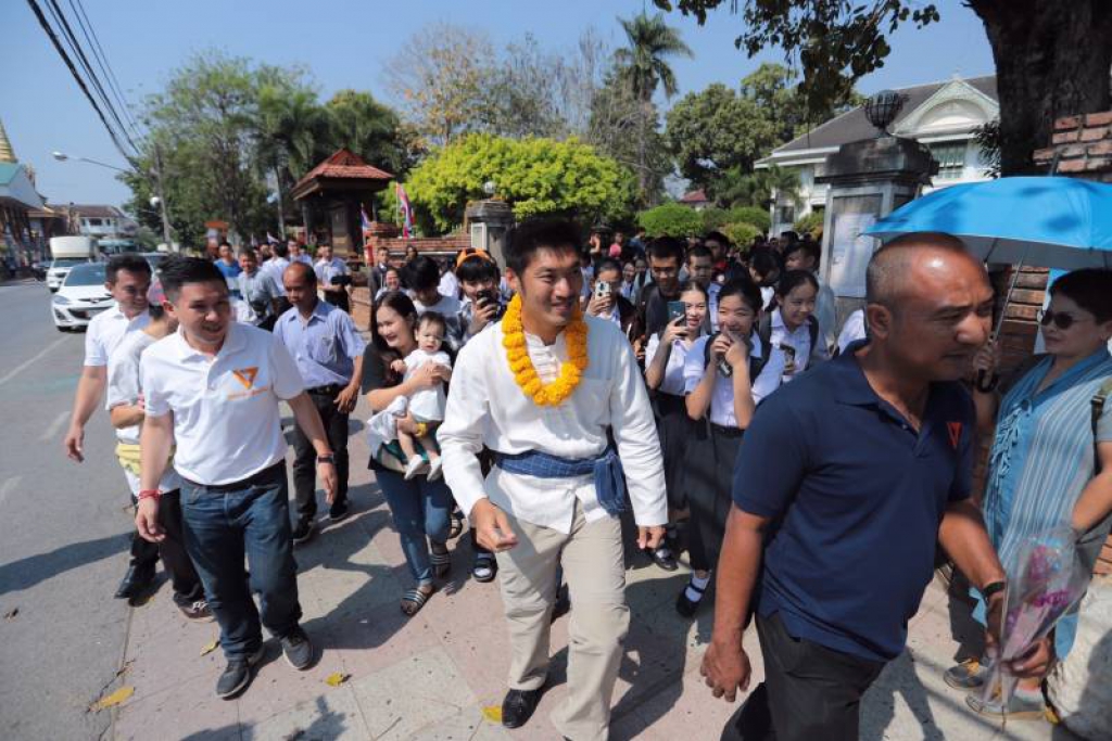 อคม.แบ่งสาย'ธนาธร'ลุยเหนือ 'ปิยบุตร'ลงใต้ปักถิ่นกำนันสุเทพ