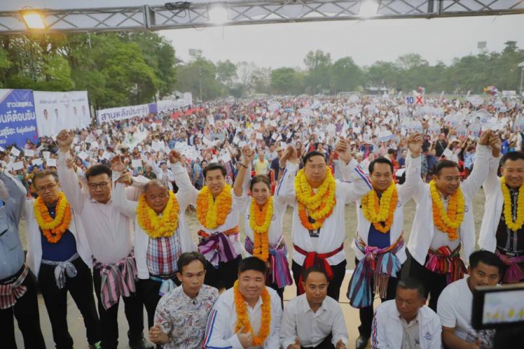 'สุริยะ'ลุยอีสานชูพักชำระหนี้3ปี-เดินหน้าบัตรคนจน