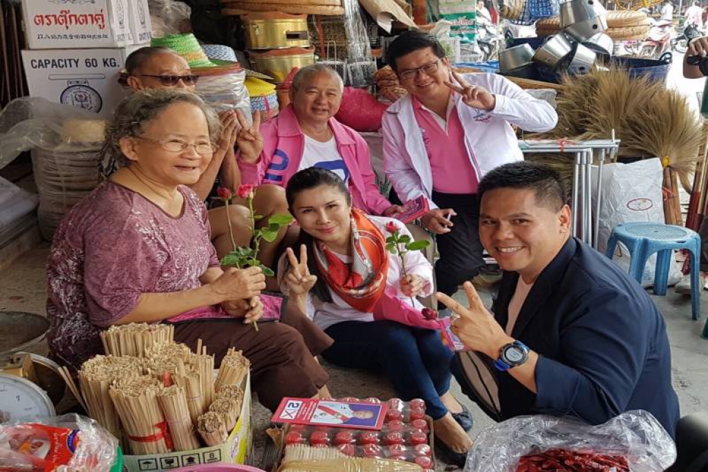 'หนูนา'ขนทัพชทพ.เร่งฝีเท้าเดินหาเสียงสุพรรณฯโค้งสุดท้าย 