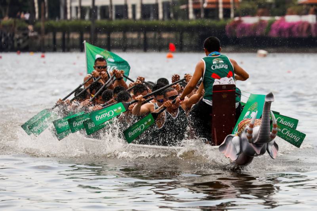 'ยุทธการนาวา'คว้าชัยศึกเรือยาวช้างไทย