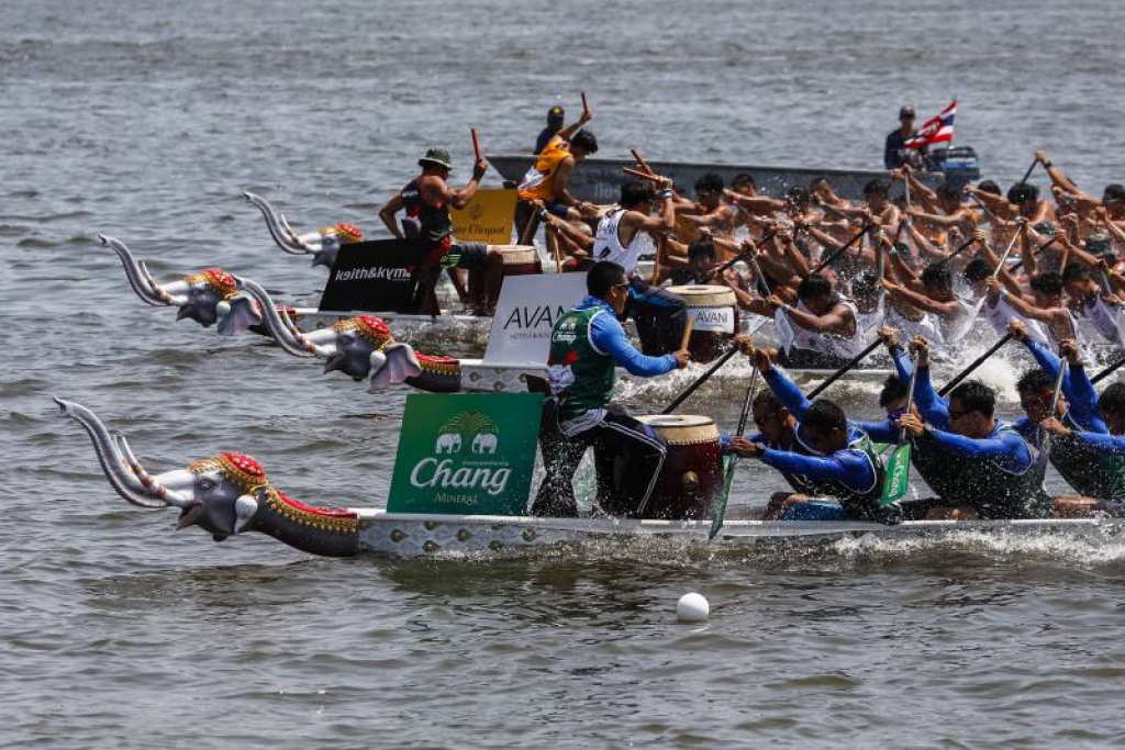 ฝีพาย'สพล.'ลิ่วรอบชิงศึกเรือยาวช้างไทย