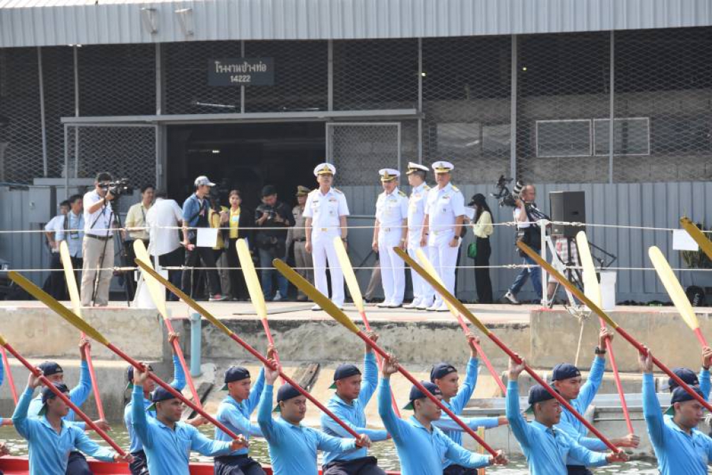 ทร.ฝึกซ้อมกำลังพลฝีพายประจำเรือพระที่นั่งสุพรรณหงส์