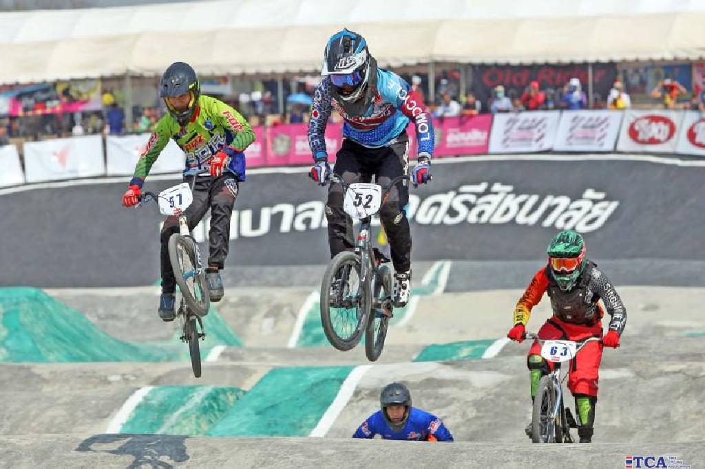 ปั่นBMXสนาม3ที่ชัยนาท ร่วมเฉลิมพระเกียรติ "ในหลวง ร.10"