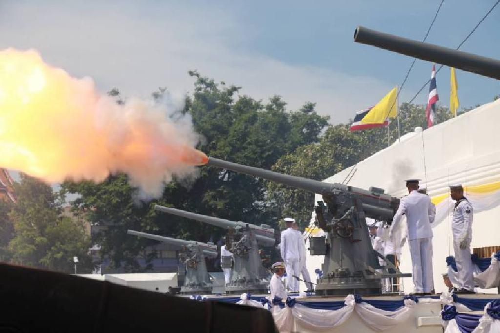 3เหล่าทัพยิงสลุตหลวงพิเศษพระราชพิธีบรมราชาภิเษก