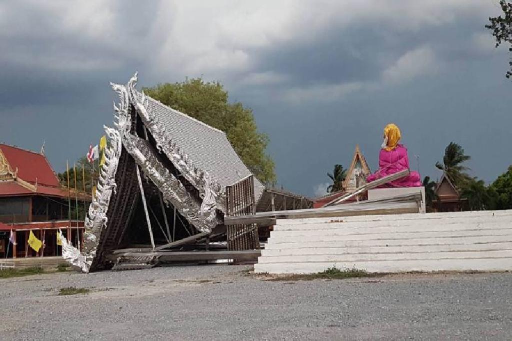 พายุกระหน่ำโบสถ์สแตนเลสพังยับพระองค์ปฐมรอด