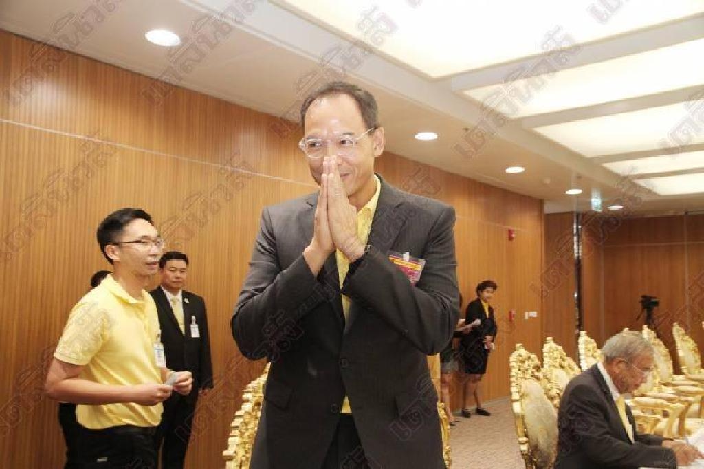 'กรณ์'ปัดตอบร่วมงานพปชร.ขอเดินตามนโยบาย ปชป.