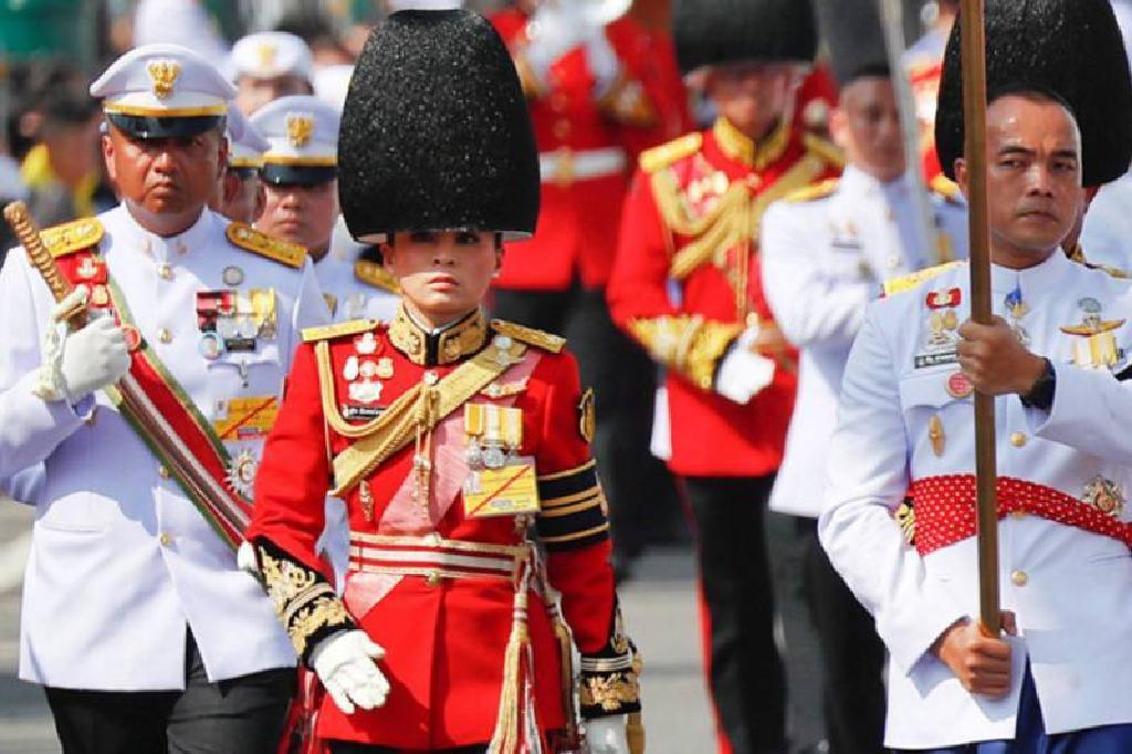 โปรดเกล้าฯพระราชทานเครื่องราชฯ สมเด็จพระราชินีสุทิดา