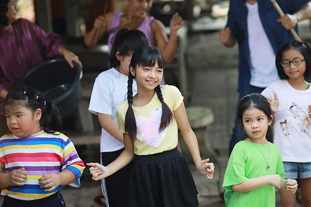 &ldquo;พยัพ คำพันธุ์&rdquo; เปิดตัวลูกสาว&ldquo;น้องใบเฟิร์น&rdquo; วัย 10 ขวบ ลูกไม้หล่นใต้ต้น เสียงดีไม่มีสะดุด