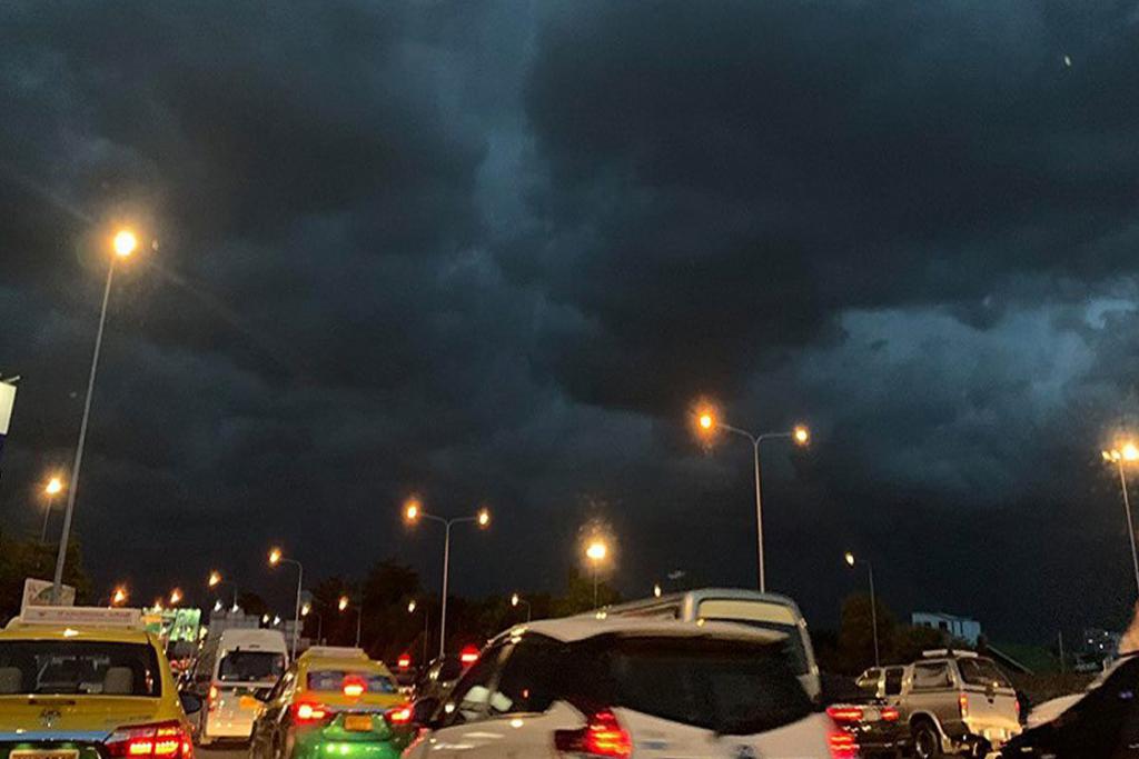 ไทยฝนตกชุก! กรมอุตุฯ เตือนมรสุมถล่ม45จว. กทม.ตกหนัก ระวังอันตราย