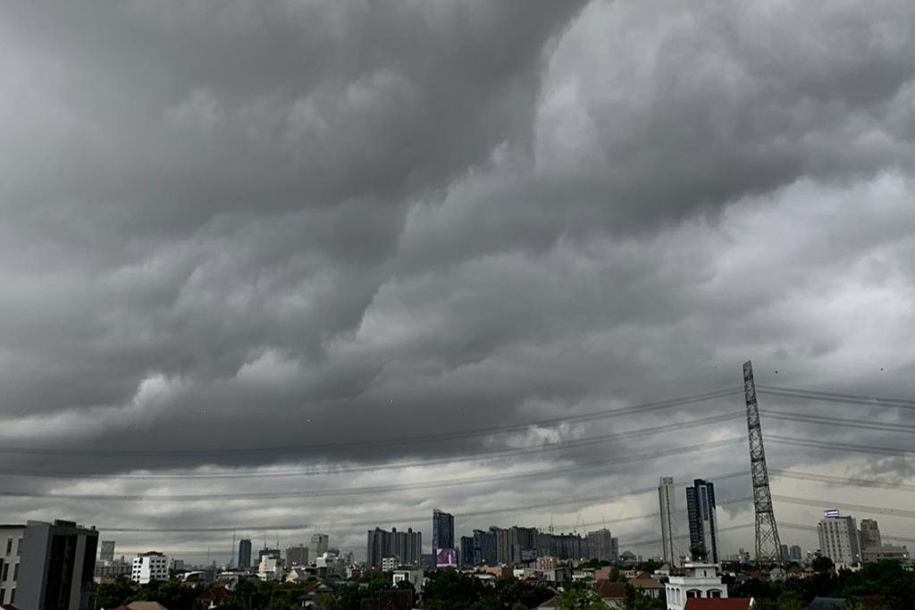 ระวังอันตราย! กรมอุตุฯ เตือนฝนถล่ม35จว. ซัดเหนือ-ใต้อ่วม กทม.เมฆมาก