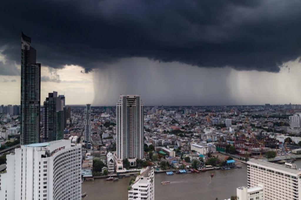 กรมอุตุฯ เตือนฝนถล่มต่อเนื่อง 47 จว. ภาคใต้หนักสุด! พรุ่งนี้เตรียมรับมรสุมอีกระลอก