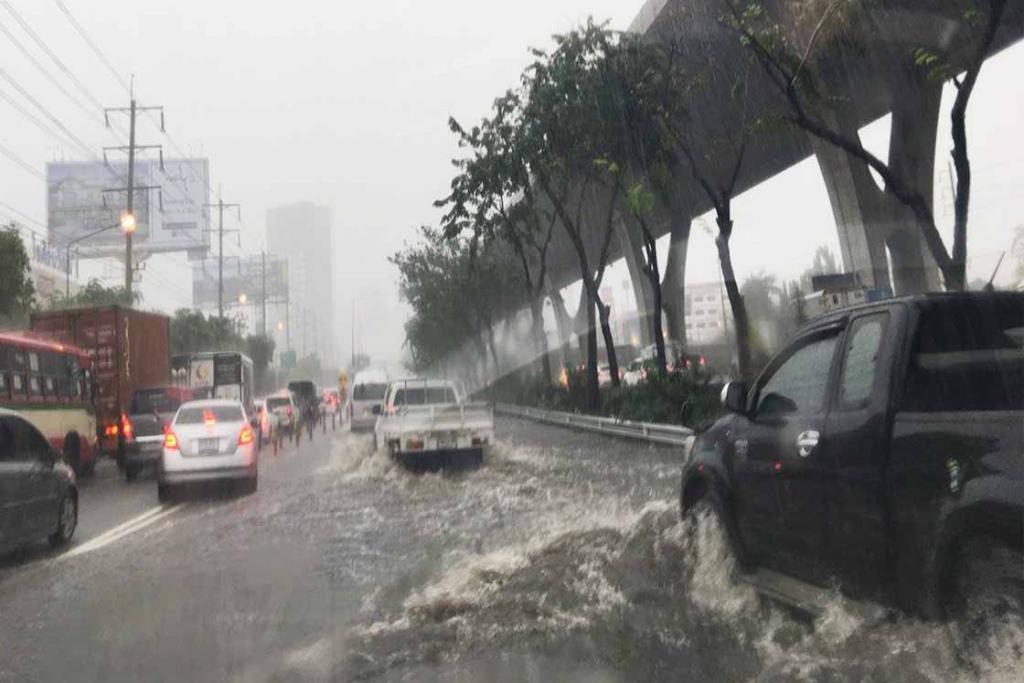 อุตุฯ เตือนฝนถล่มทั่วไทย หนักสุด 42 จังหวัด ระวังท่วมฉับพลัน-น้ำป่าไหลหลาก