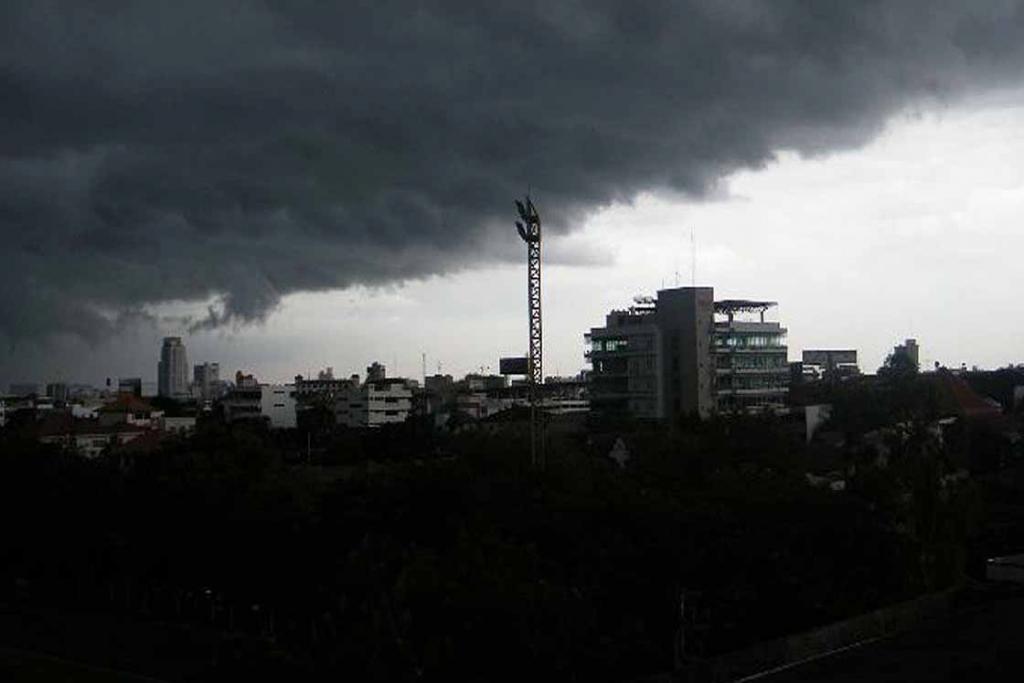 เตือนร่องมรสุม! กรมอุตุฯ เผยสภาพอากาศวันนี้ ฝนถล่ม38จว. อันตราย!