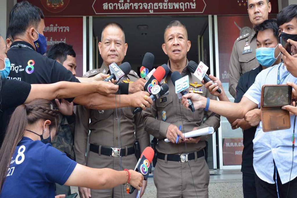 ออกหมายเรียก ผอ.สารสาสน์ฯ ครูแพร-ครูอิง โร่ปรึกษาทนาย เลื่อนพบตร.