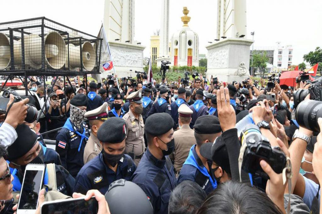 ตร.จัดกำลัง99กองร้อย 14,850 นาย คุมทุกม็อบหวั่นมือที่3 เผยแจ้ง10ข้อหา 21แกนนำ