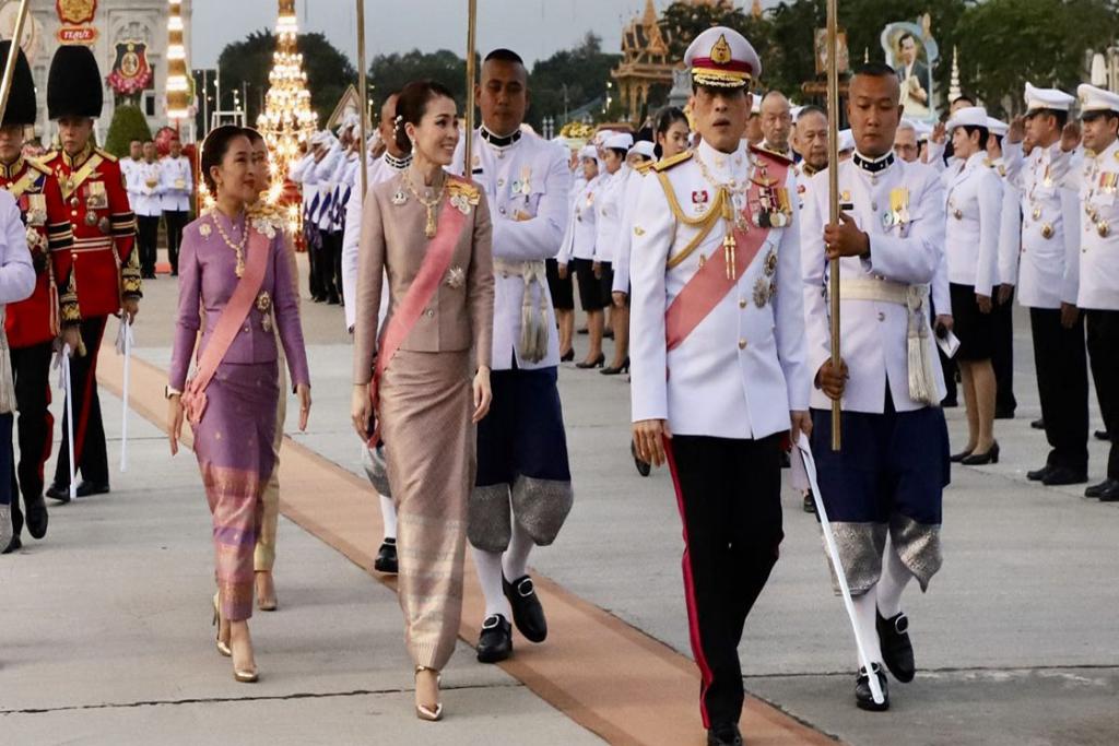 ในหลวง-พระราชินี ถวายราชสักการะ พระบรมราชานุสรณ์ สมเด็จพระปิยมหาราช