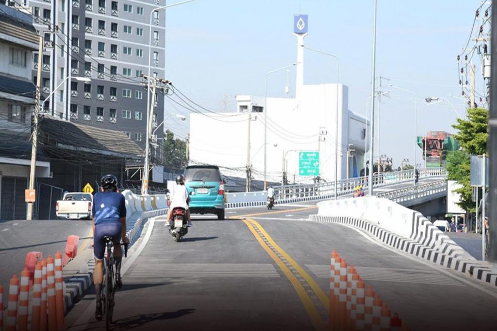 เปิดใช้แล้ว สะพานข้ามแยกศรีนครินทร์-พัฒนาการ ช่วยแก้รถติดถนนพัฒนาการ