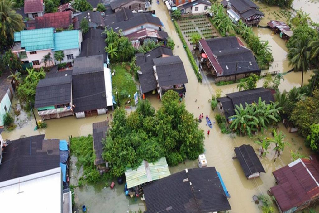 ฝนถล่มหนัก! 5อำเภอ พัทลุง สาหัส น้ำทะเลหนุนบวกน้ำป่าทะลักท่วม