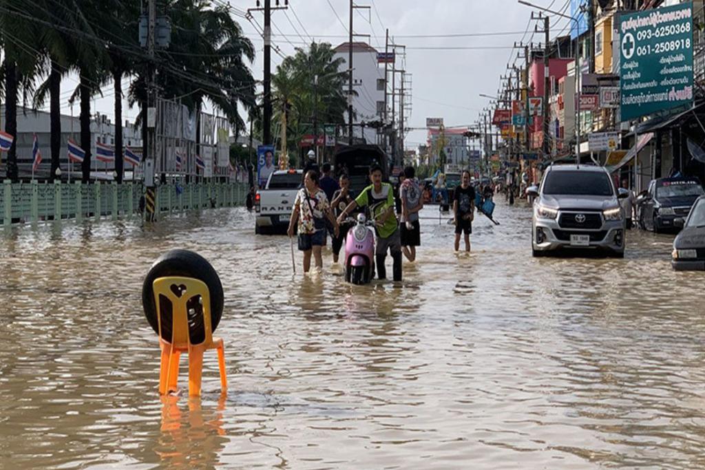 เมืองคอน ยังวิกฤต! น้ำท่วมหนักสุดรอบ 20ปี แม่-ลูกจมดับระหว่างอพยพ