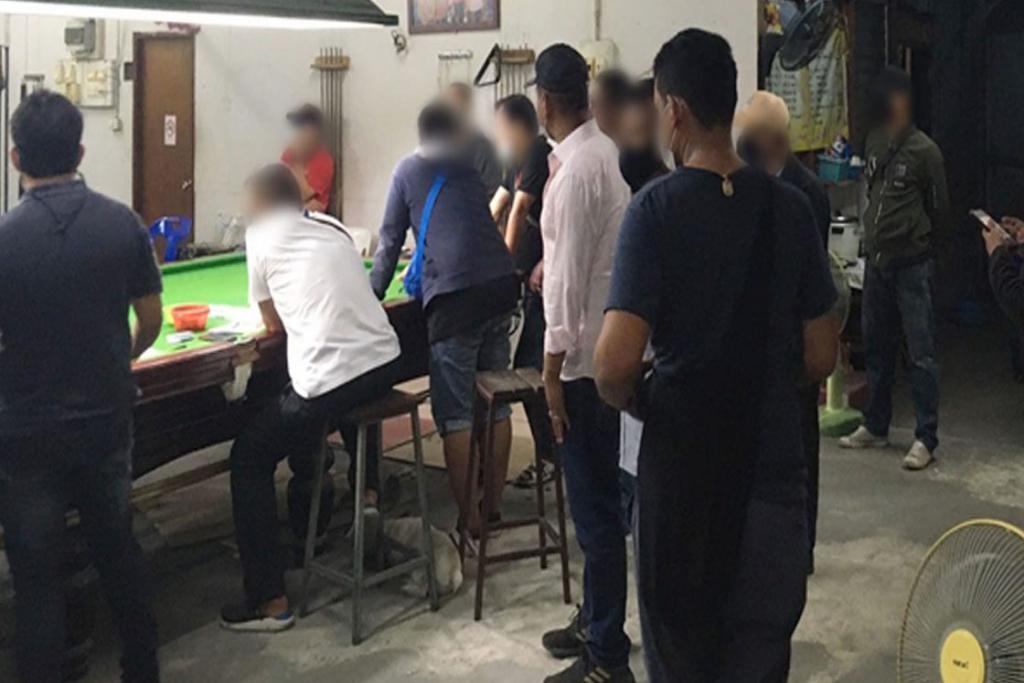 วงแตก! บุกจับลอบเล่น การพนันม้าเข็น กลางกรุง รวบนักพนัน 40 คน