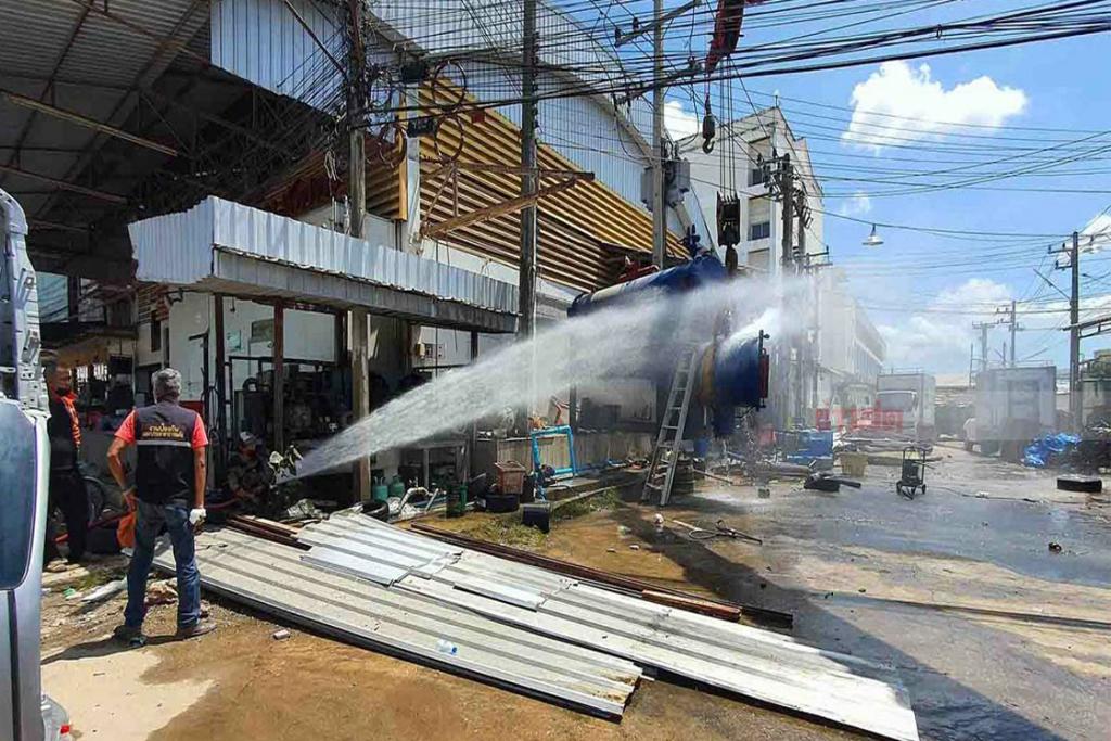 แก๊สแอมโมเนียรั่ว กระจายฟุ้งทั่วตลาด แสบตา หายใจไม่ออก หนีกันวุ่น