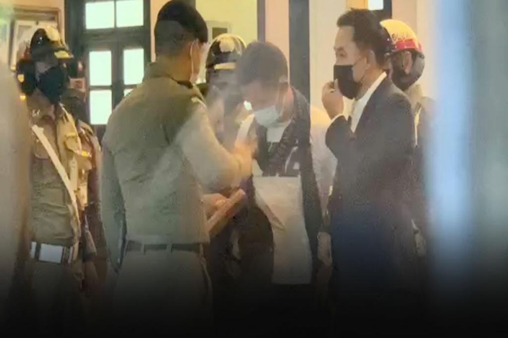 ด่วน! 'ลุงพล' ควงป้าแต๋น-ทนายตั้ม เข้ามอบตัวที่ตร.แล้ว พร้อมสู้คดีน้องชมพู่