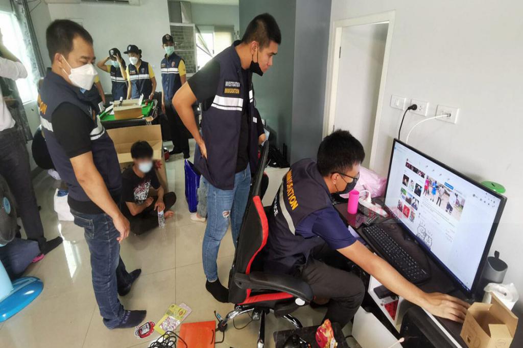 สตม. บุกจับโต๊ะพนันบอลออนไลน์ ชายแดนแม่สอด เงินหมุนเวียน 20 ล้าน