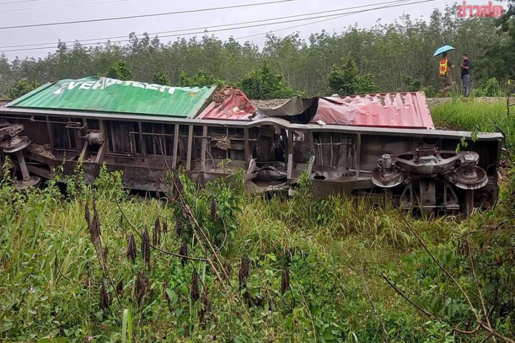 ด่วน! เกิดเหตุระเบิดรถไฟบรรทุกสินค้า สนั่นสะเดา-สงขลา เละเกือบทั้งขบวน