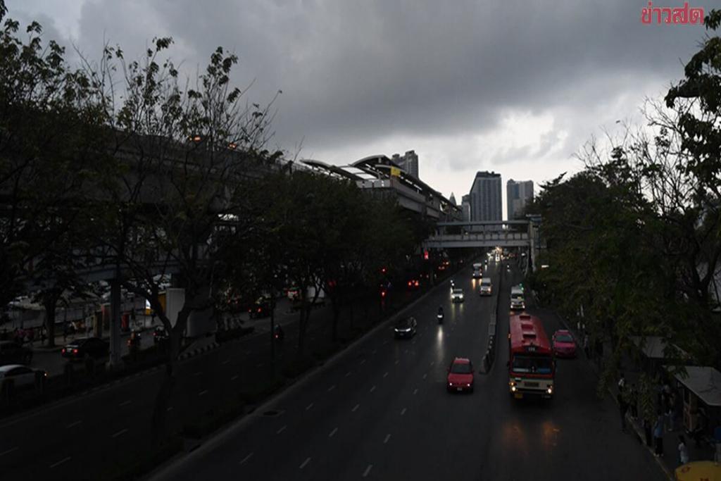 สภาพอากาศวันนี้ อีสานอุณหภูมิลด ใต้ยังมีฝน-คลื่นสูงลมแรง กทม.เย็น 22 องศา