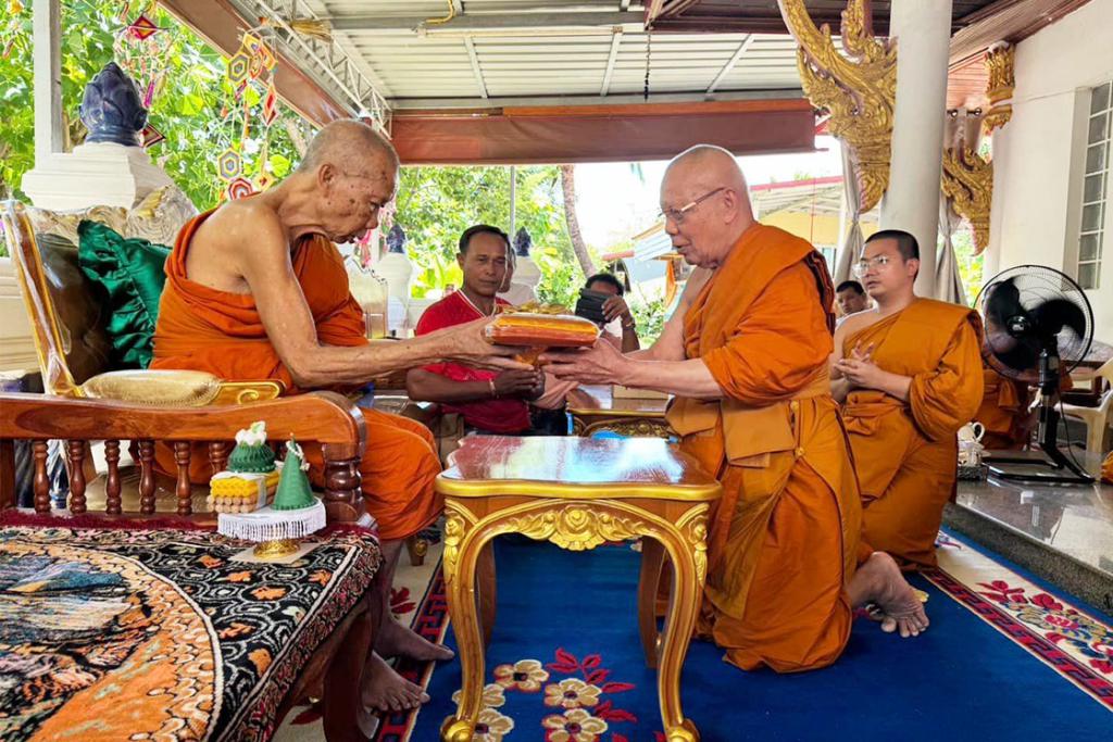 พระพรหมวัชรเมธี กรรมการมหาเถรสมาคม ร่วมแสดงความยินดีที่ พระครูปริยัติสารโกศล เป็นพระราชาคณะที่ พระมงคลวัชรปริยัติ