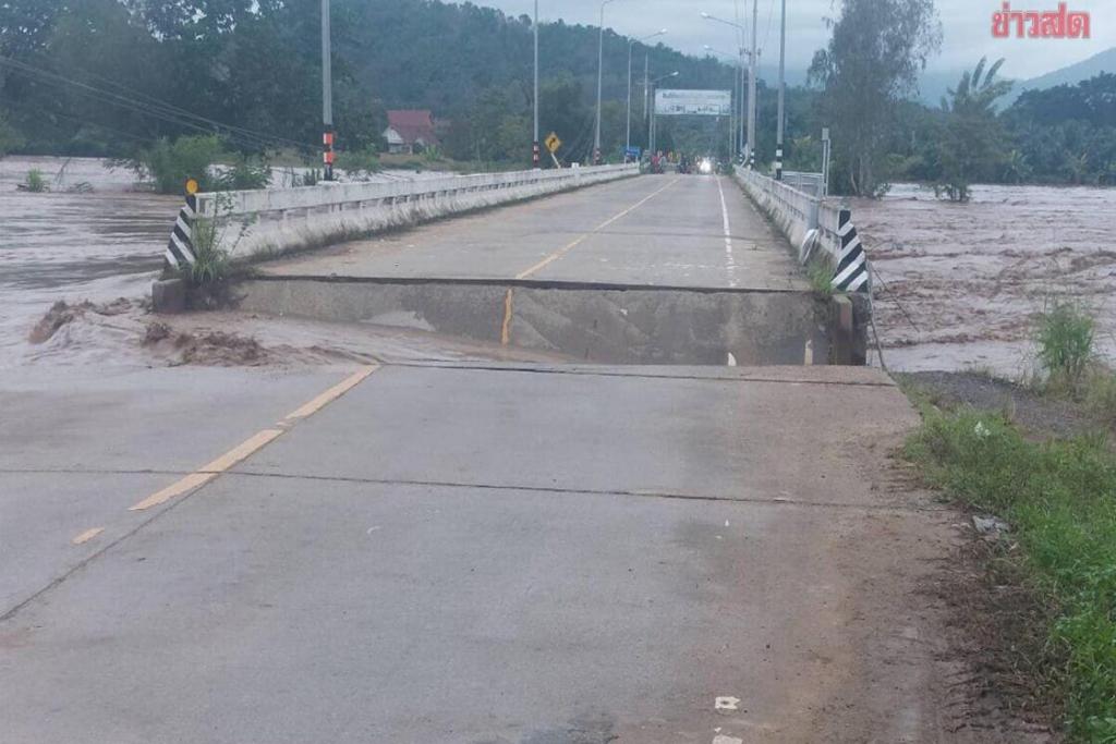 สะพานข้ามน้ำกกขาด ที่ ดอยฮาง หลังถูกน้ำกัดเซาะ เมืองเชียงราย หนัก 