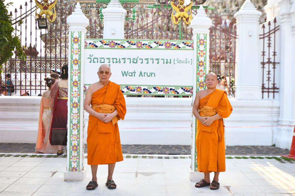 พระพรหมวัชรเมธี ที่ปรึกษามหาเถรสมาคม ลงพื้นที่ตรวจดูความเรียบร้อยและให้นโยบายแก่ พระวชิรรัตนาภรณ์ ในการปรับปรุงโบราณสถานต่างๆของวัดอรุณราชวราราม