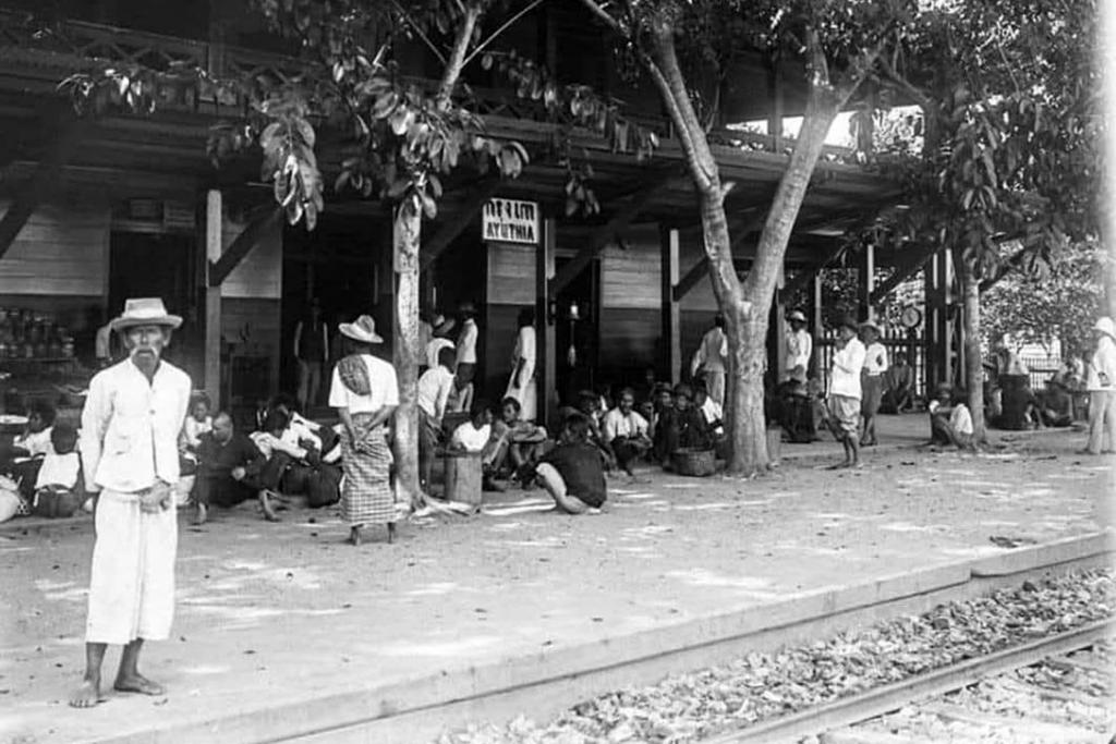 ภาพเก่าเล่าอดีต สถานีรถไฟ “กรุงเก่า”  (AYUTHIA)