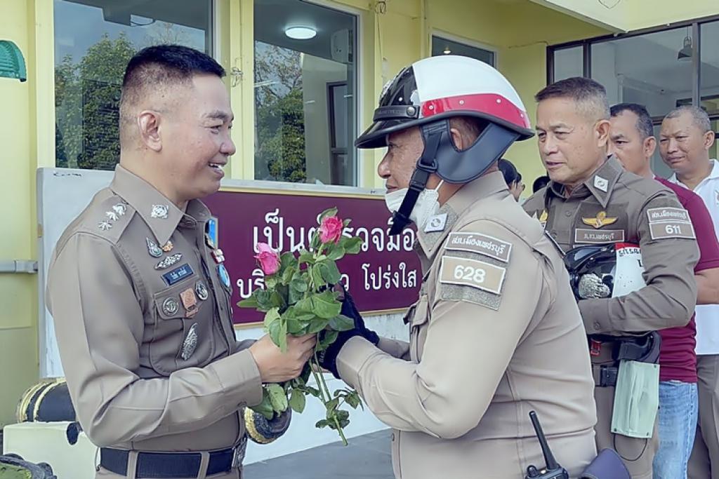 พ.ต.อ.วันชัย ขาวรัมย์ ผกก.สภ.เมืองสุพรรณบุรี คนใหม่ ขอปฏิญาณดูแลทุกข์สุขชาวบ้านด้วยวิสัยทัศน์ เป็นตำรวจมืออาชีพ  บริการฉับไว โปร่งใส  ยุติธรรม