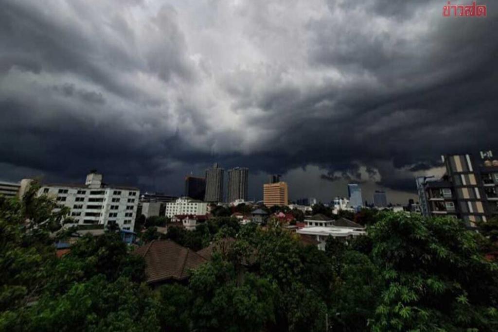 กรมอุตุนิยมวิทยา พยากรณ์ วันพรุ่งนี้หนักจริง มรสุมพาดผ่าน ฝนตกหนักถึงหนักมาก