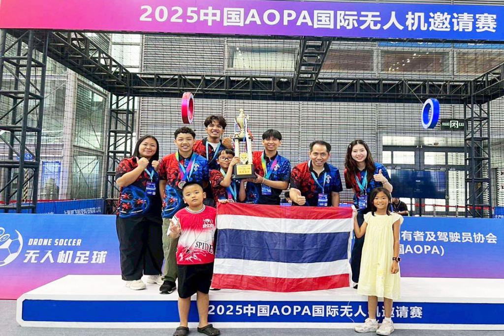 ทีมชาติไทยคว้ารางวัลรองชนะเลิศอันดับที่ 2  ในการแข่งขัน โดรนซอคเกอร์ ในงาน Shenzhen UAV Expo 2025