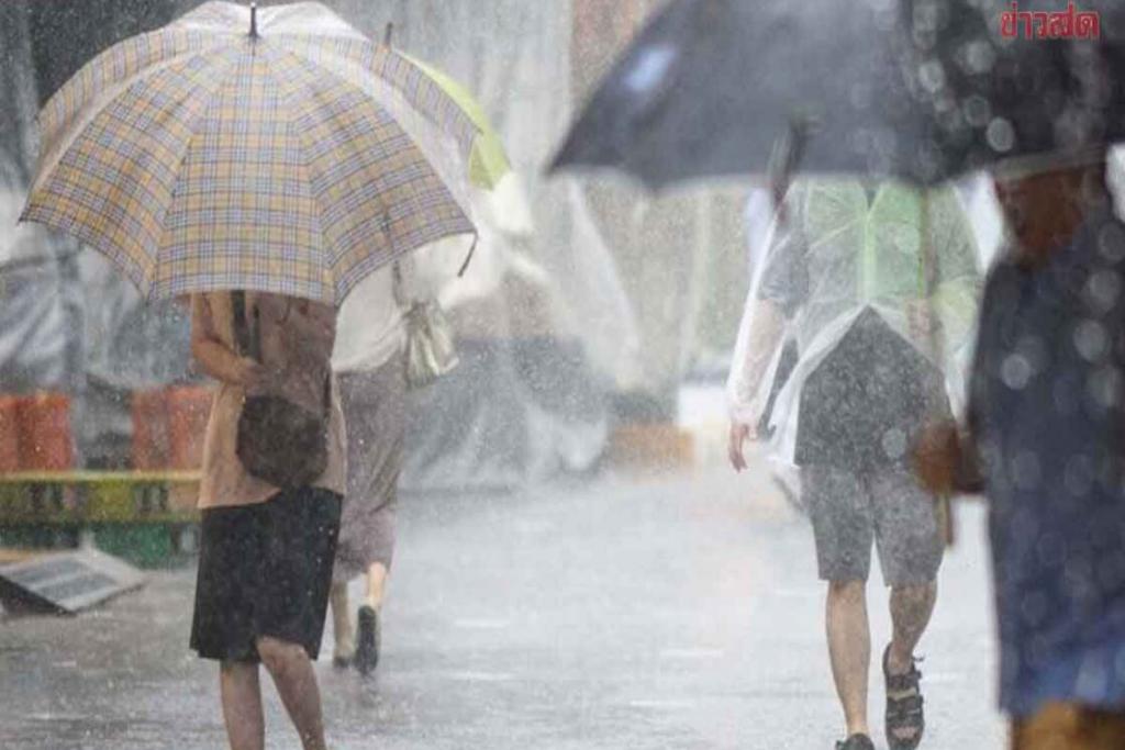 กรมอุตุฯ เตือน พรุ่งนี้ฝนถล่ม เหนือ-อีสาน-ตะวันออก กทม.เตรียมพกร่มรอไว้เลย