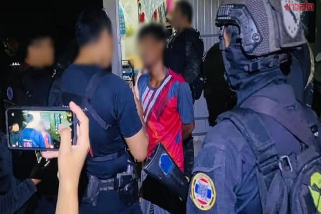 เจ้าหน้าที่ พร้อมกระบะ 20 คัน บุกปิดล้อมพื้นที่ จ.ปัตตานี คุมตัว 2 ชาย กลางดึก