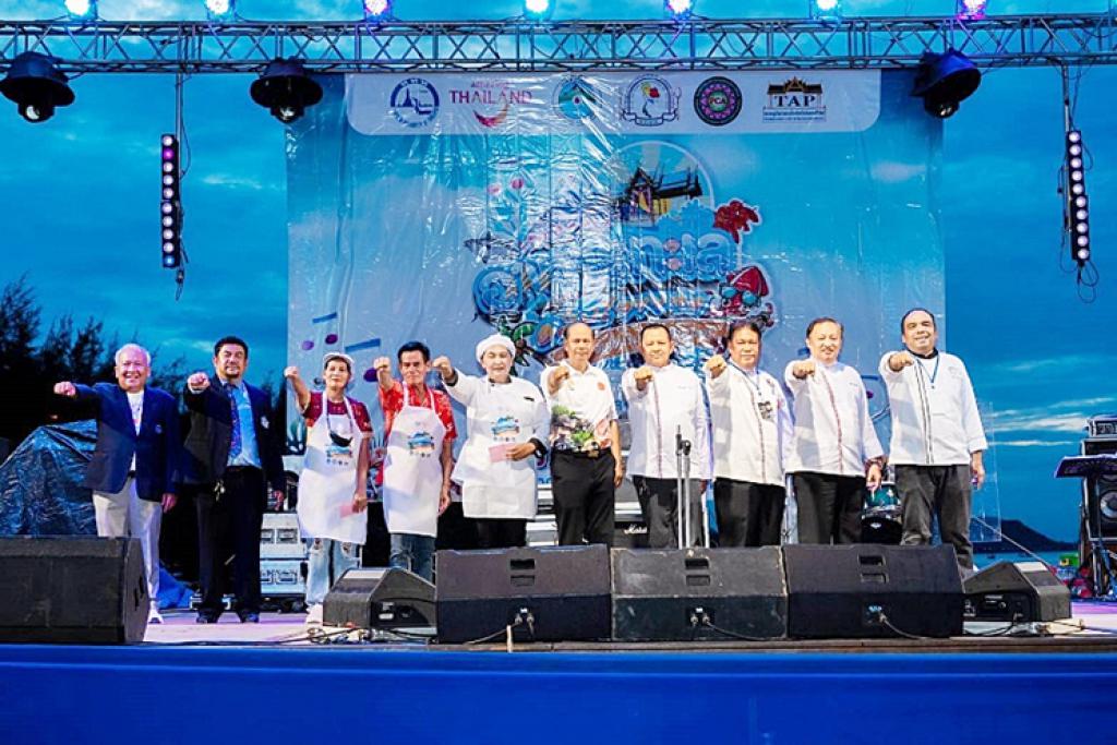 กระทรวงการท่องเที่ยวและกีฬา ผนึก ททท. และ สอผท. จัด “มหกรรมอาหารทะเล @ สามร้อยยอด” 