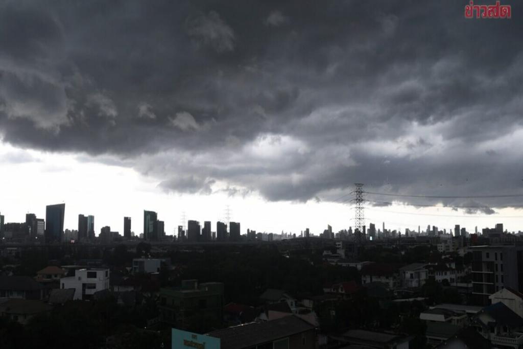 กรมอุตุนิยมวิทยา พยากรณ์ อากาศพรุ่งนี้ ฝนหนักถึงหนักมาก เปิดชื่อ จว.โดนถล่ม