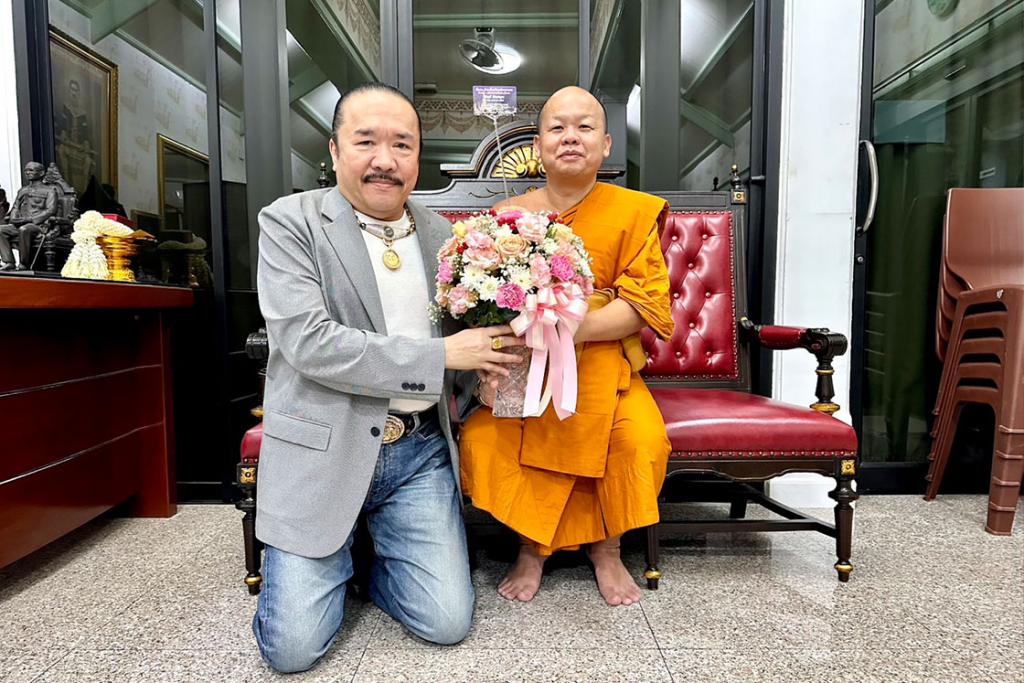 วิทย์ วัดอรุณ น้อมถวายมุทิตาสักการะ พระวชิรรัตนาภรณ์ ดร. (ชุมพร นิติสาโร) เจ้าคณะแขวงวัดอรุณ ในโอกาสรับการแต่งตั้งดำรงตำแหน่ง พระอุปัชฌาย์