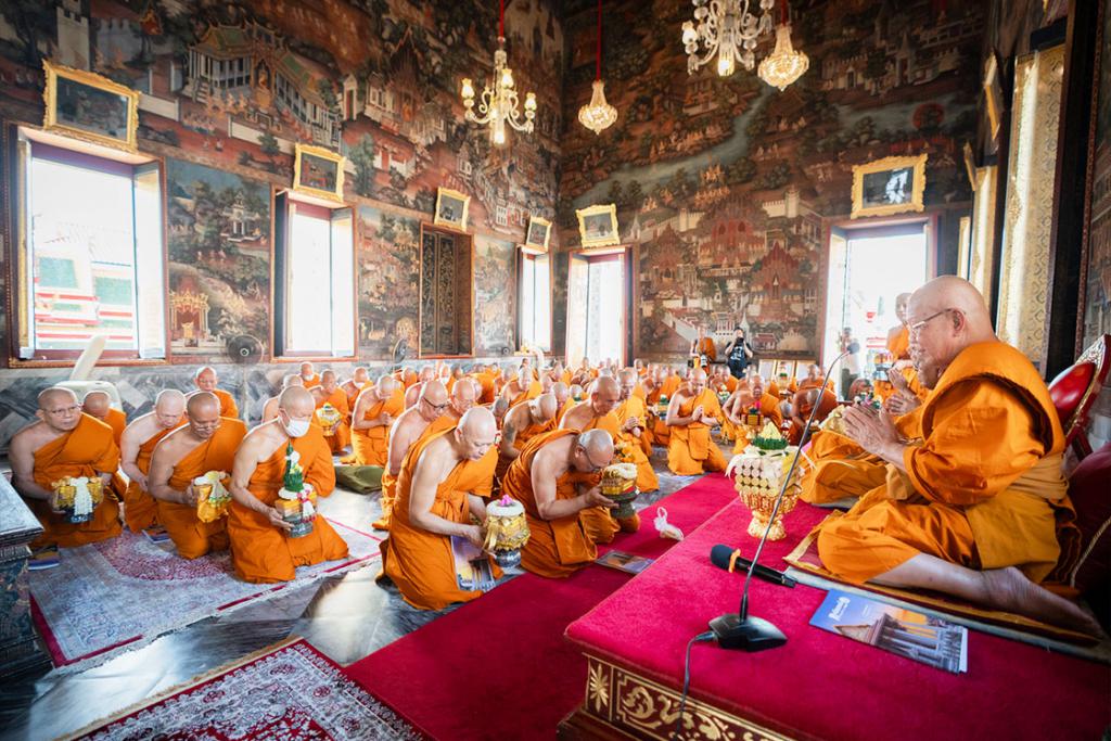 พระพรหมวัชรเมธี ที่ปรึกษามหาเถรสมาคม นำคณะสงฆ์ทำพิธีอธิษฐานเข้าพรรษา ณ วัดอรุณราชวราราม