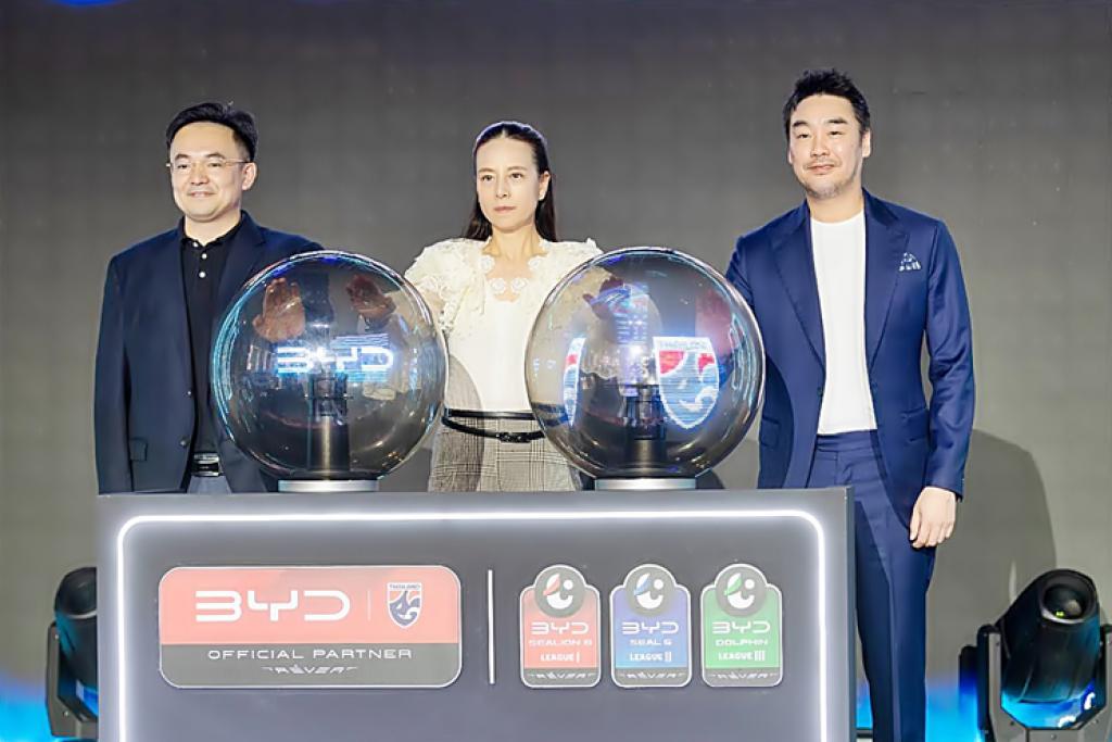 BYD ประกาศสนับสนุนฟุตบอลทีมชาติไทย และไทยลีกอย่างเป็นทางการ  ภายใต้แนวคิด “BYD ชาร์จพลังบอลไทย” ขับเคลื่อนวงการลูกหนังด้วยพลังงานแห่งอนาคต